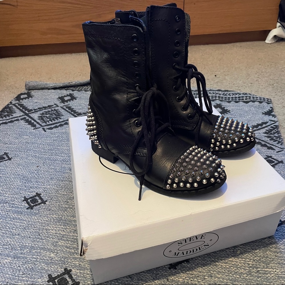 ✨Steve Madden Combat Boots✨